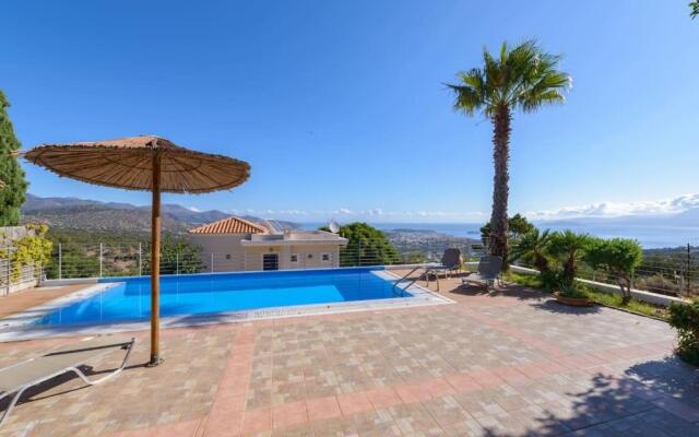2 Bedroom Villa, Pool, Sea Views, Agios Nikolaos,