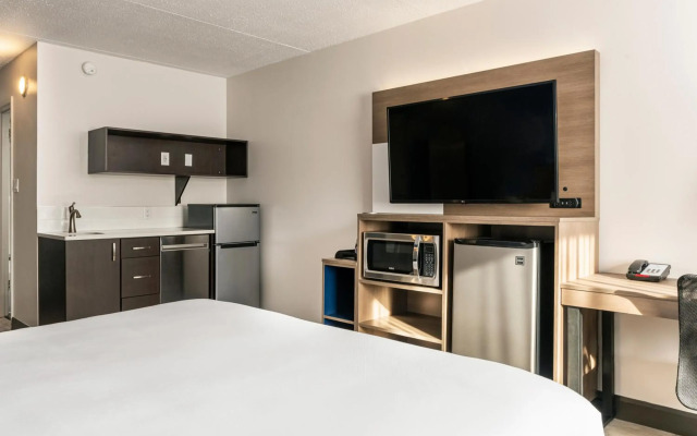 Comfort Suites Kingston Central