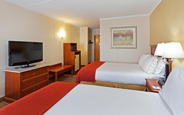 Holiday Inn Express & Suites Greensboro-(I-40 Wendover) by IHG