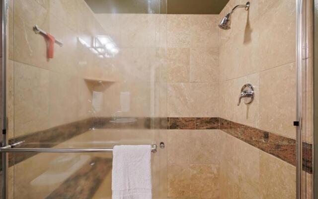 2 Landrise-AC-Hot Tub-4BR/2BA