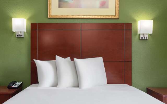 Travelodge Suites by Wyndham Lake Okeechobee