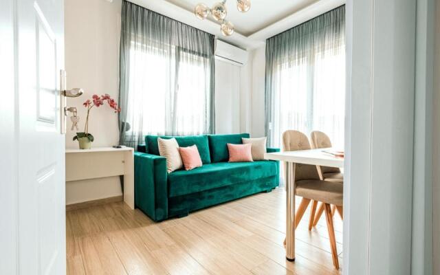 Design Suites Efharis (Merlot)