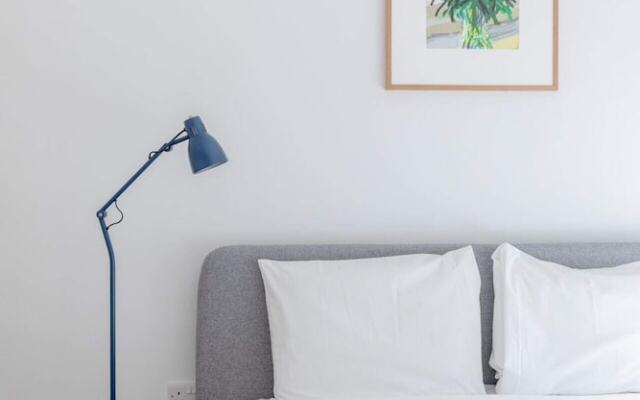 Stylish 2BD Oasis W/balcony South East London!