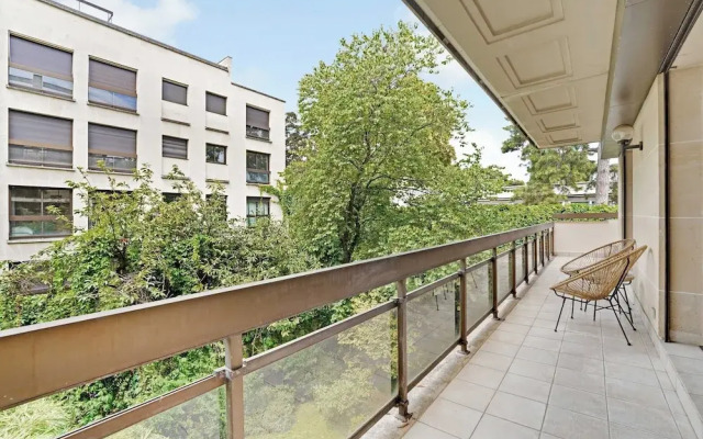 Modern apt With Balcony-2br/6p-neuilly-sur-seine