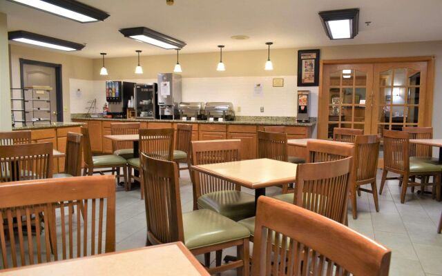 Country Inn & Suites by Radisson Kenosha - Pleasant Prairie