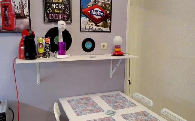 Small apartment 10 min (walk) from Piraeus port