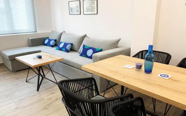 CosmosDome / Best apartment in the heart of Athens !