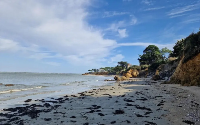 Flat With Direct Beach Access