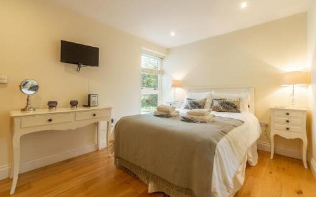 6 Sandy Lane