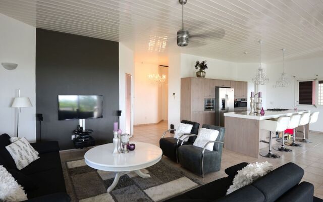 Luxurious Villa in Willemstad with Private Pool