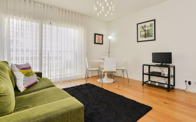 Sunny & Bright Amoreiras Apartment