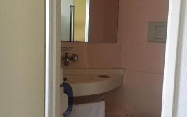 Hotel Mervil Airport