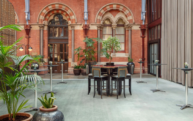 St. Pancras London, Autograph Collection ®