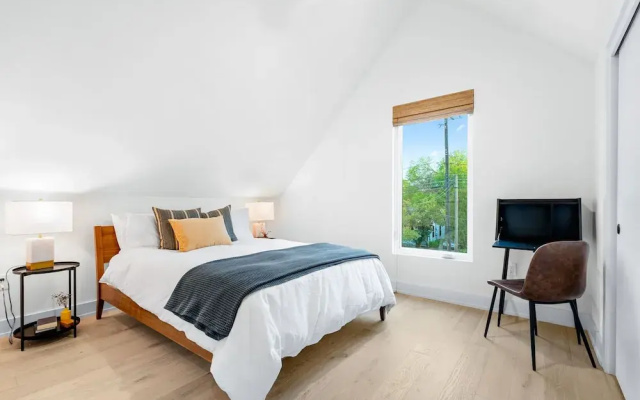 Stylish 2 Bedroom Retreat in South Austin