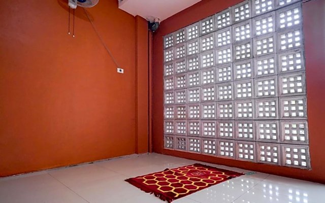 RedDoorz Premium @ Raja Hostel Syariah