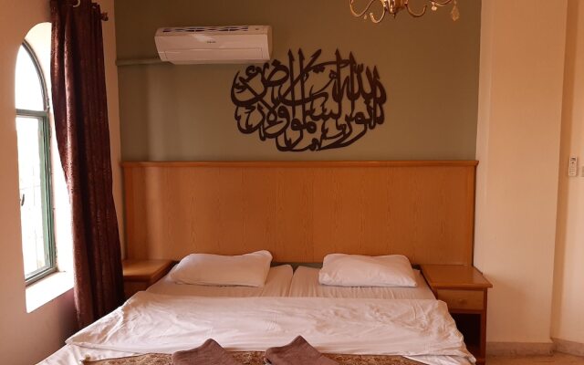 Moab Land Hotel