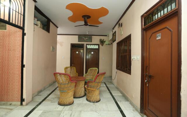 OYO 18641 Hotel Rashmi