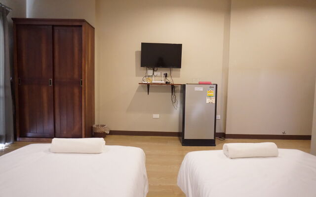 Chompu Nakarin Apartment