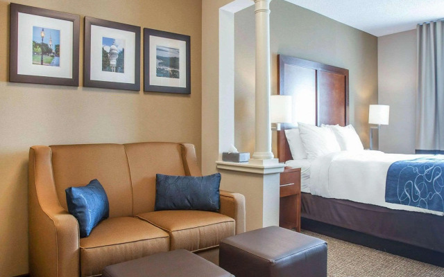 Comfort Suites West Warwick - Providence