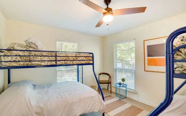 Hot Tub & Lake Access: Malakoff Retreat!