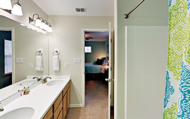 Doodle Digs - Three Bedroom Home