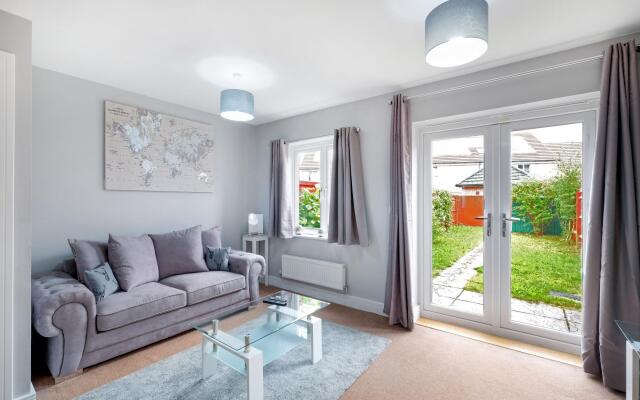 Heathrow Living Holywell Springs Serviced House