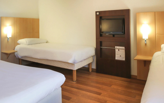 ibis Bourg Jasseron/Teyssonge