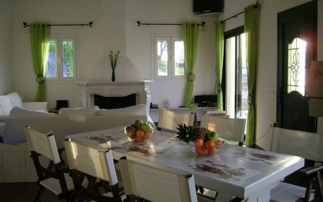 Holiday House with Stunning Views Nearby the Cozy Village Afionas