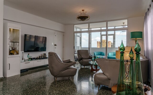 Leonidas Mid-Century Apartment
