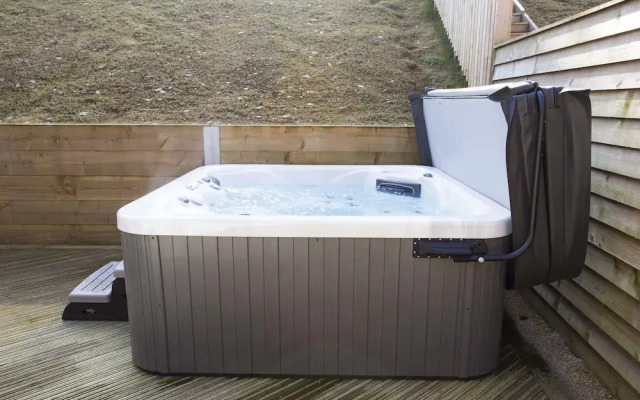 4 bed beach house with hot tub