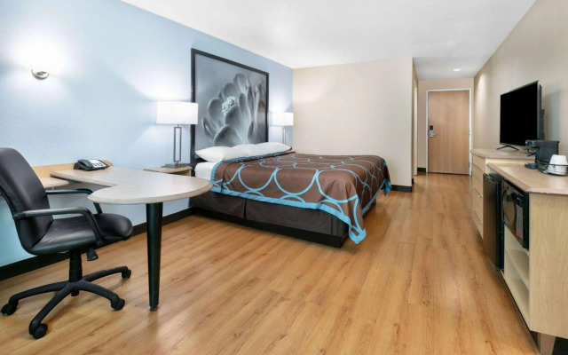 Super 8 by Wyndham New Braunfels I-35