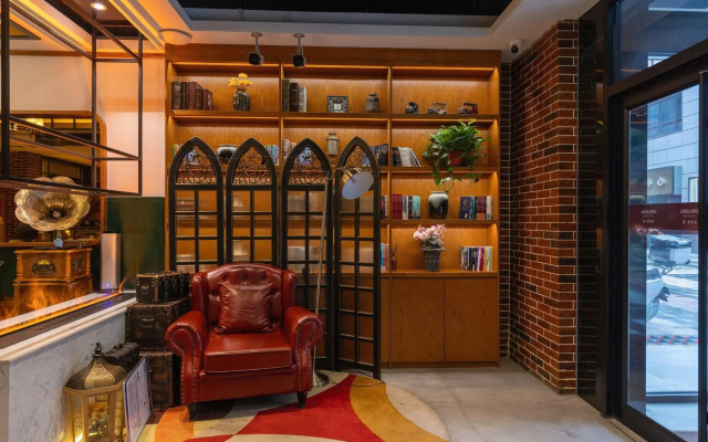 James Joyce Coffetel (Zhangjiakou Station City Government Branch)