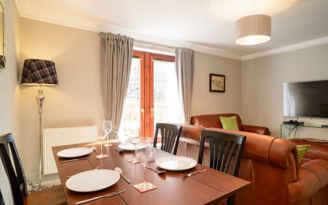 JOIVY Gorgeous Stockbridge Apt With Underground Parking
