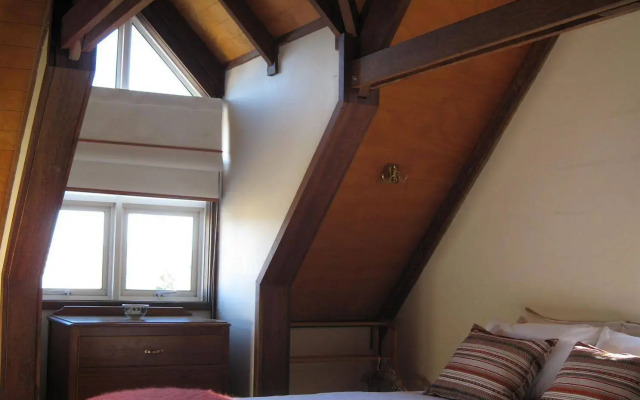 Vineyard Cottages & Cafe