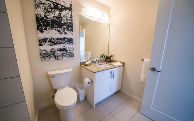 Ocean View IV by AvantStay | High-Rise in DT w/ City & Ocean Views!