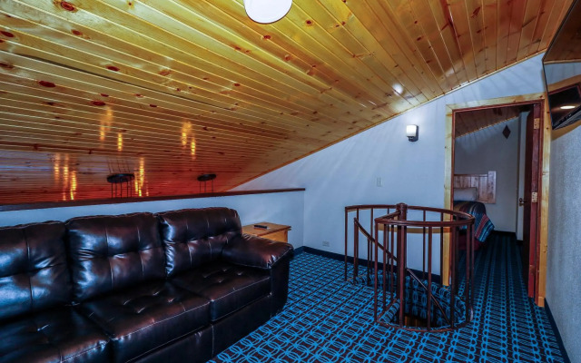 The Round Barn Lodge