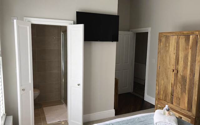 Treddolphin Guest House