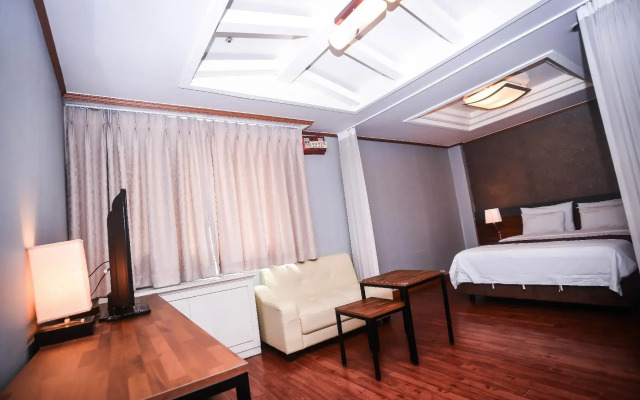 Noblesse Tourist Hotel