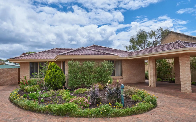 API Busselton Seaside Escape Apartments