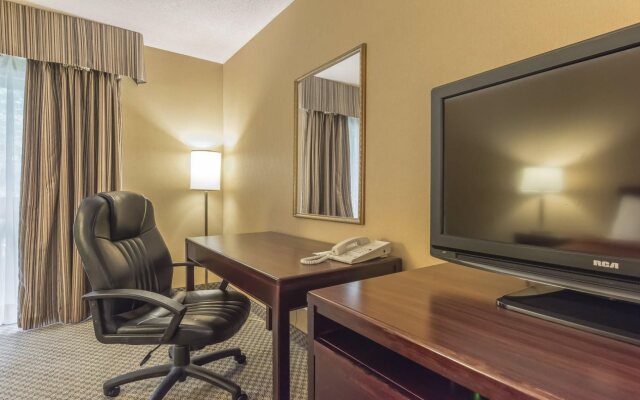 Jolly Roger Inn & Resort