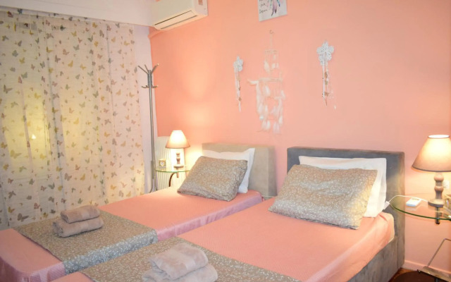 Mary's Apt 2bedrooms in Allou Fun Park West Athens by MK