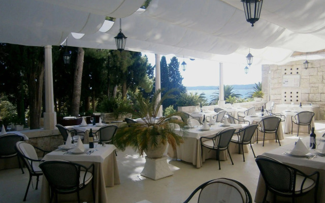 Hotel Moeesy, Blue & Green Oasis