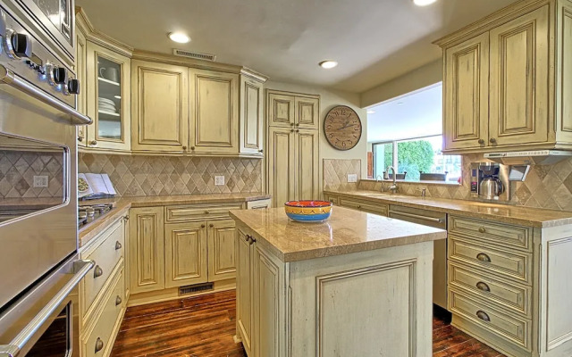 Large Ventura Keys Waterfront 4 Bedroom Home