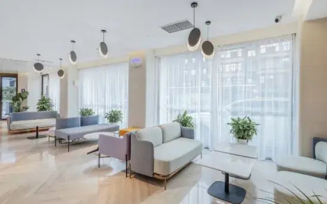 MQ Hotel (Chengdu Kuanzhai Alley Kuixinglou Street Branch)