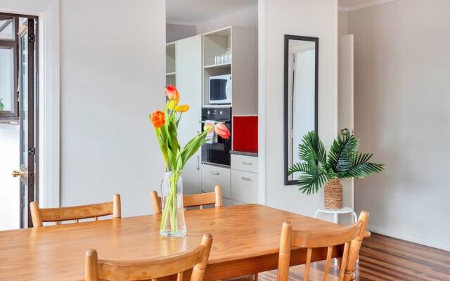Kiwi Holiday Home near Airport