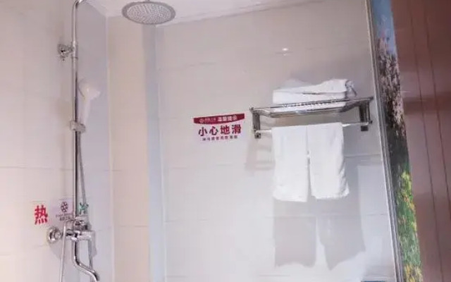 Holiday Inn Tuwo (Traditional Chinese Medicine Hospital at Leping Baida Plaza)