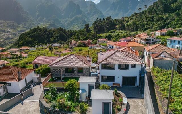 Basalt House B by Madeira Sun Travel