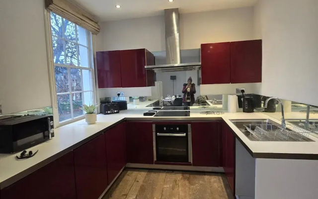 Apartment - Sleeps 6 & Near Station