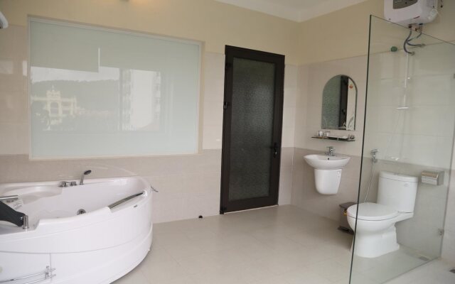 Iris Hotel Halong