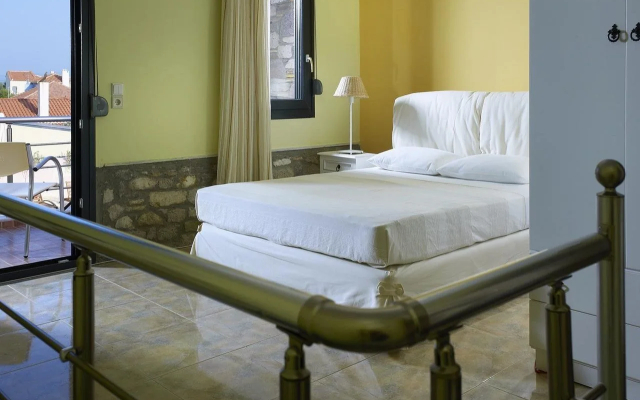 Aeolis Apartments & Studios